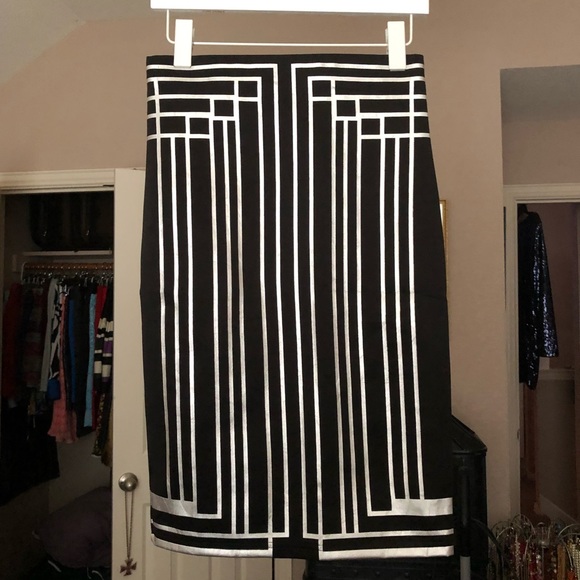 🚫 SOLD NEW Metallic Silver Art Deco Bodycon Skirt - Picture 5 of 8